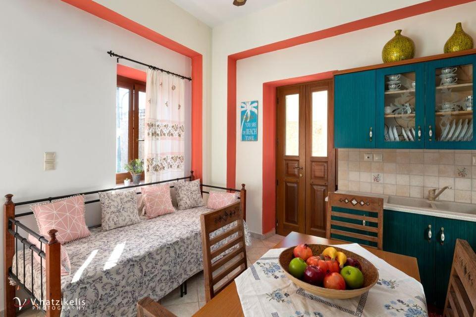 Villa Lola Chalki Town Luaran gambar