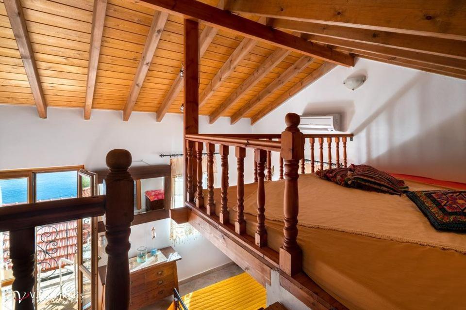 Villa Lola Chalki Town Luaran gambar