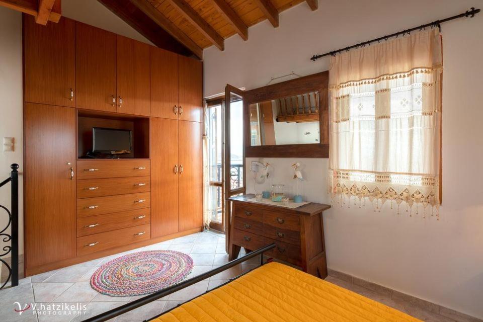 Villa Lola Chalki Town Luaran gambar
